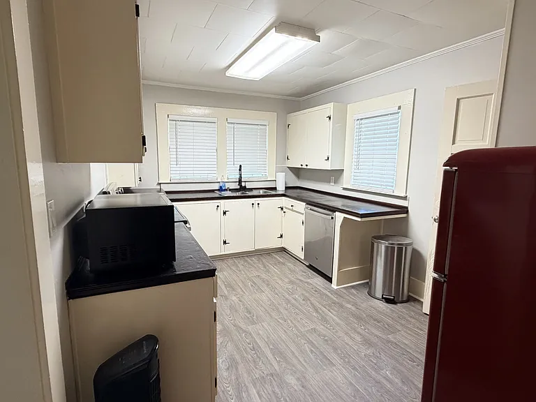 430 N Orange Ave — Photo 4