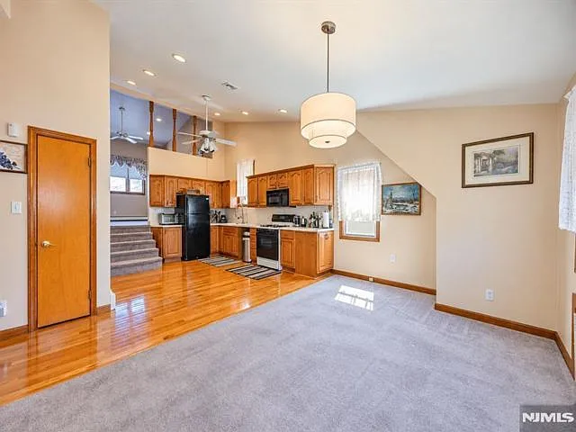 3 bed, 1.0 bath, $3,250 — Photo 3