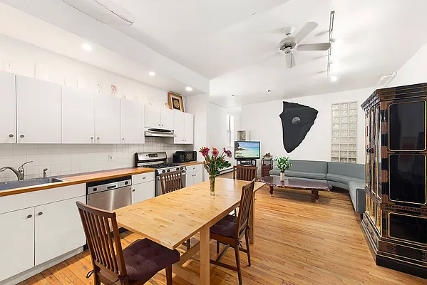 Sold by Compass | media 22