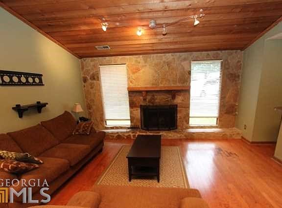 2nd image of 821 Bonnie Glen Dr SE