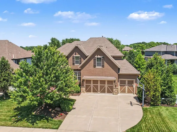 9404 W 163rd Pl, Overland Park, KS 66085