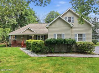 518 Gandolf Rd, Tamiment, PA 18371