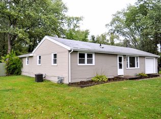 8313 Shore Dr, Machesney Park, IL 61115
