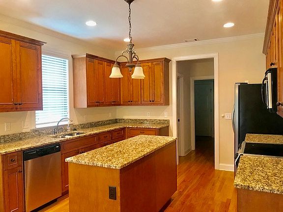 5th image of 668 Glen Abbey Dr