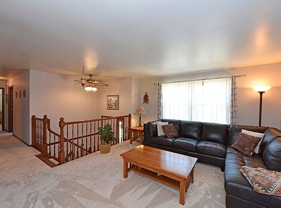 3rd image of 17541 W Warren Ave
