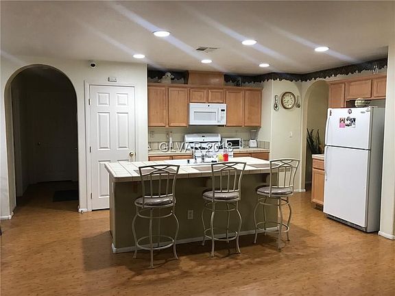 3rd image of 5344 Tustin Hills St
