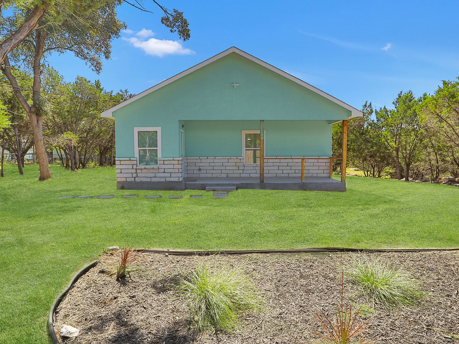 3 bed, 1848 sqft, $1,925 — Photo 3