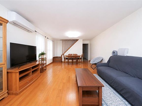 5th image of 3177 Avenue W