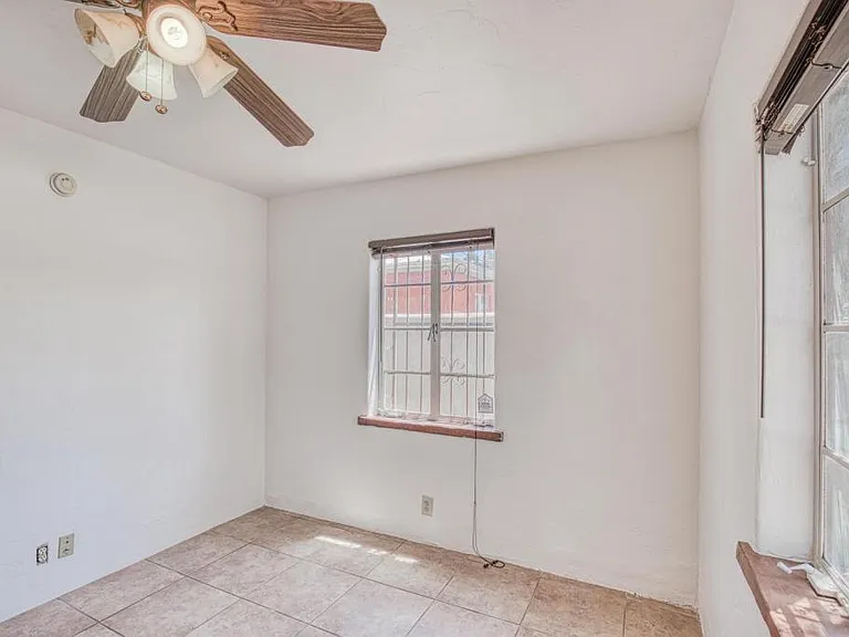 1304 E Linden St #1 — Photo 35
