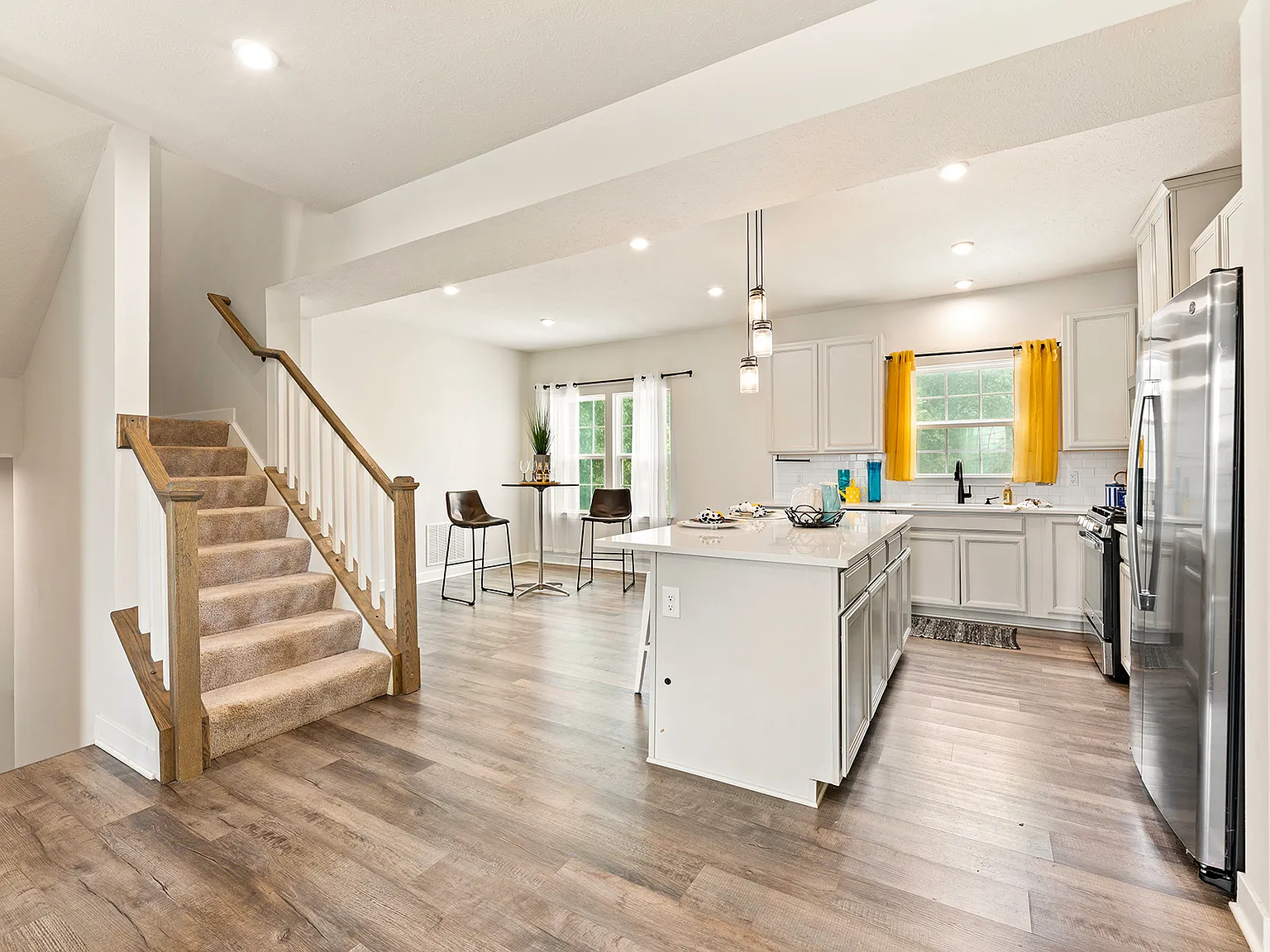 3 bed, 2.5 bath, 1748 sqft, $2,400 — Photo 2