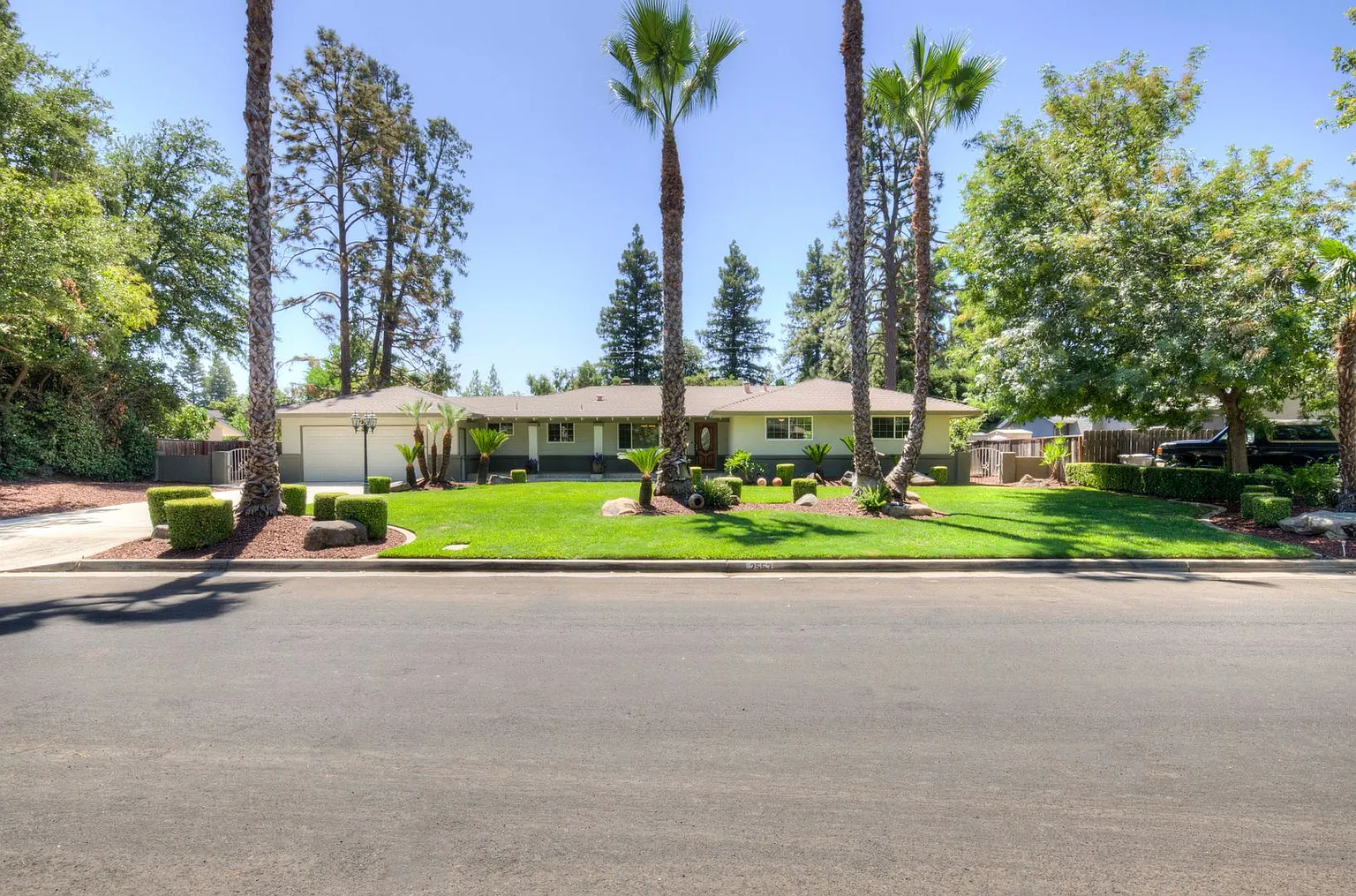 2553 W Scott Ave photo 1