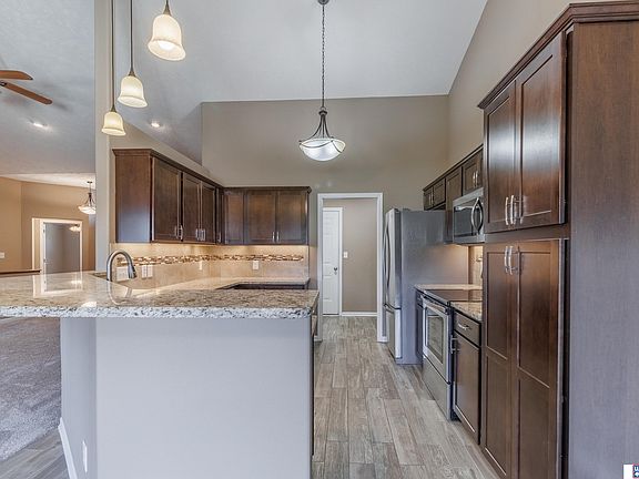 4th image of 7829 Hacienda Dr