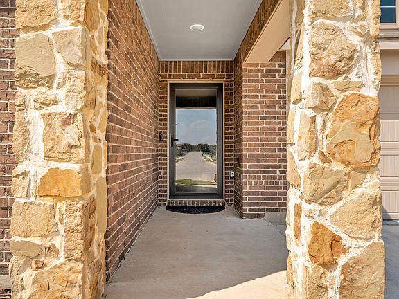 2nd image of 940 Paso Fino Dr