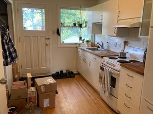 31 Saint Claire Ave #B, Ottawa, ON K2G2A1