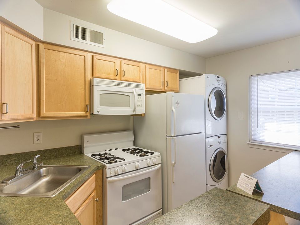 2nd image of 826 Cabell Ave #814 B