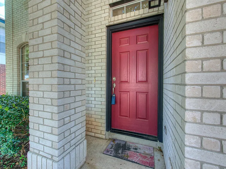 16813 Luckenwald Dr — Photo 3