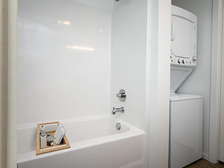 The Lenox | Bathroom