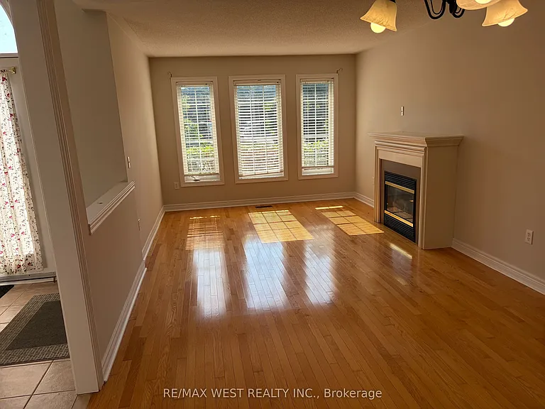 63 Munro Cir — Photo 3