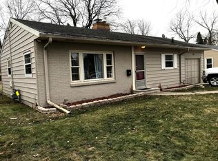 134 S Rosedale Ave, Aurora, IL 60506