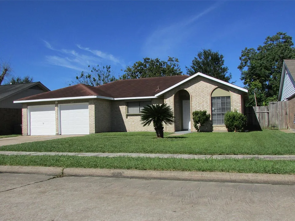 1611 Chippawa Ln