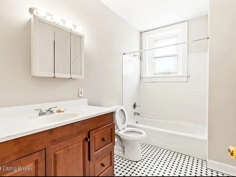 408 Kensington Ct #5 — Photo 4