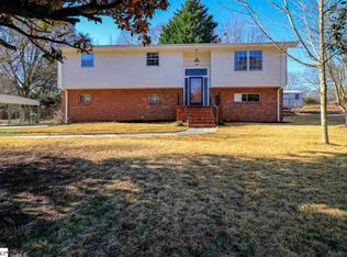 104 Basswood Dr, Mauldin, SC 29662