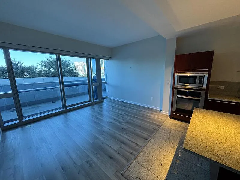2 bed, 2.0 bath, 1111 sqft, $2,400 — Photo 3
