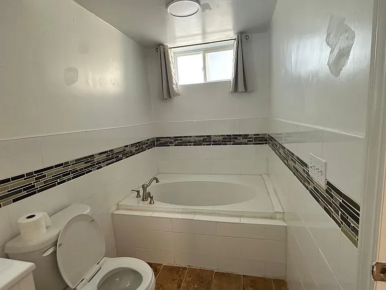 1106 Haig Blvd — Photo 6