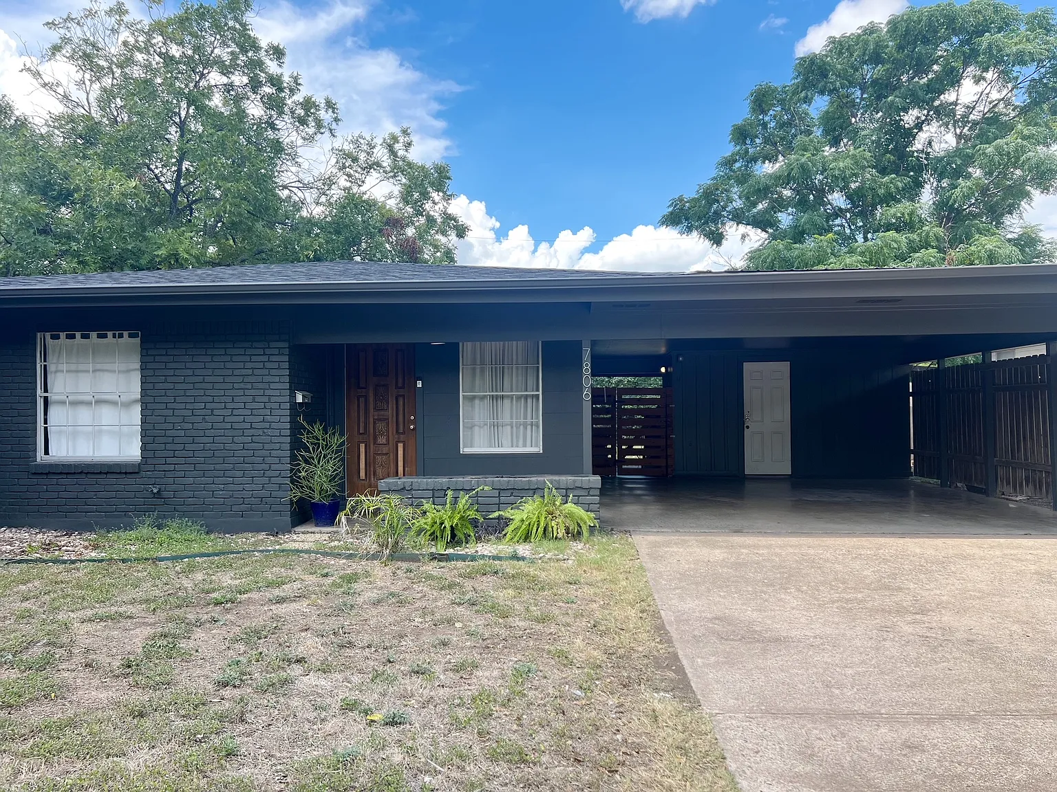 3 bed, 910 sqft, $2,800 — Photo 1