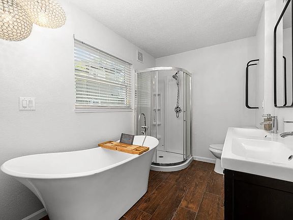 4th image of 7612 Isles Ct