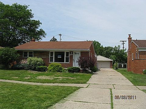 2nd image of 8447 Cavell St
