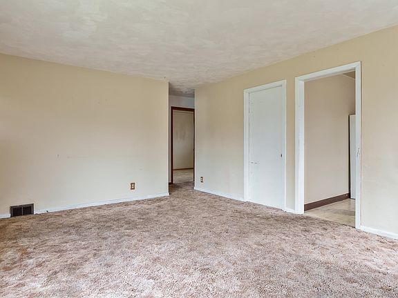 4th image of 2614 N Rockton Ave