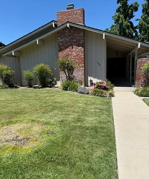 405 Leveland Ln — Photo 1