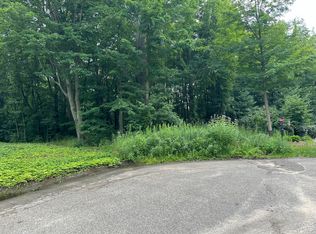 977 Ridgeview Ln, Saugatuck, MI 49453