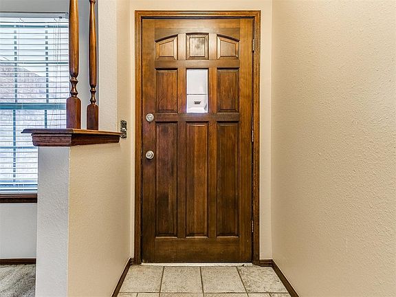 3rd image of 1105 E Hills Dr