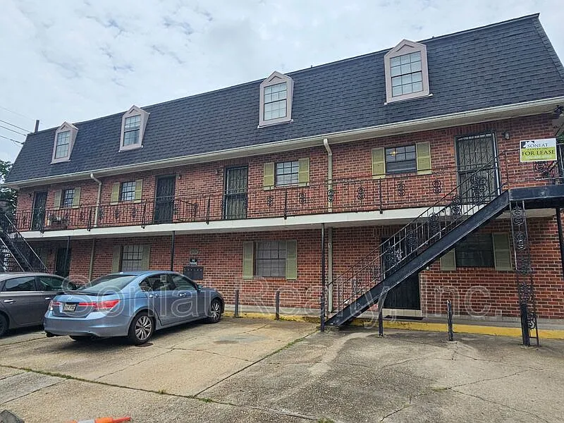 2131 Carondelet St #3