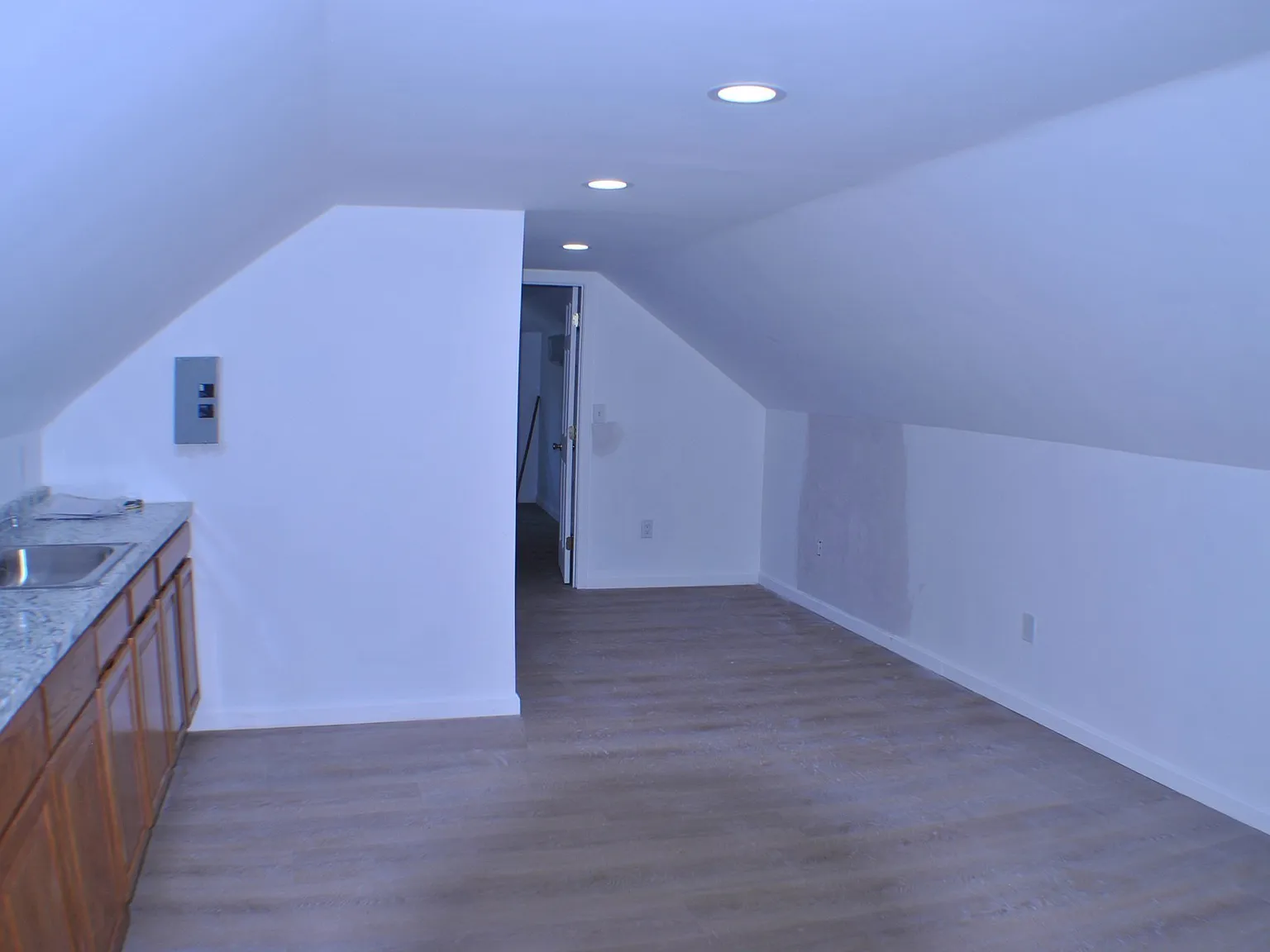 2 bed, 1.0 bath, 860 sqft, $2,500 — Photo 3