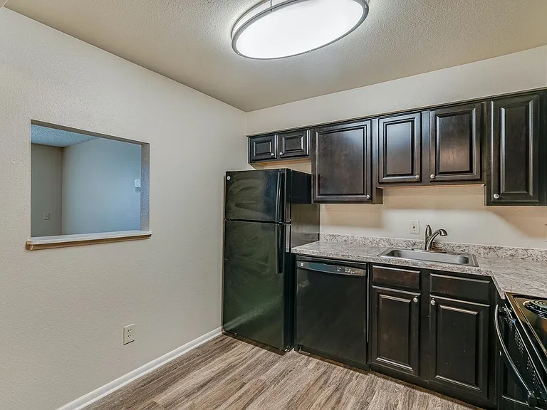 Woodridge Apartments — Photo 26