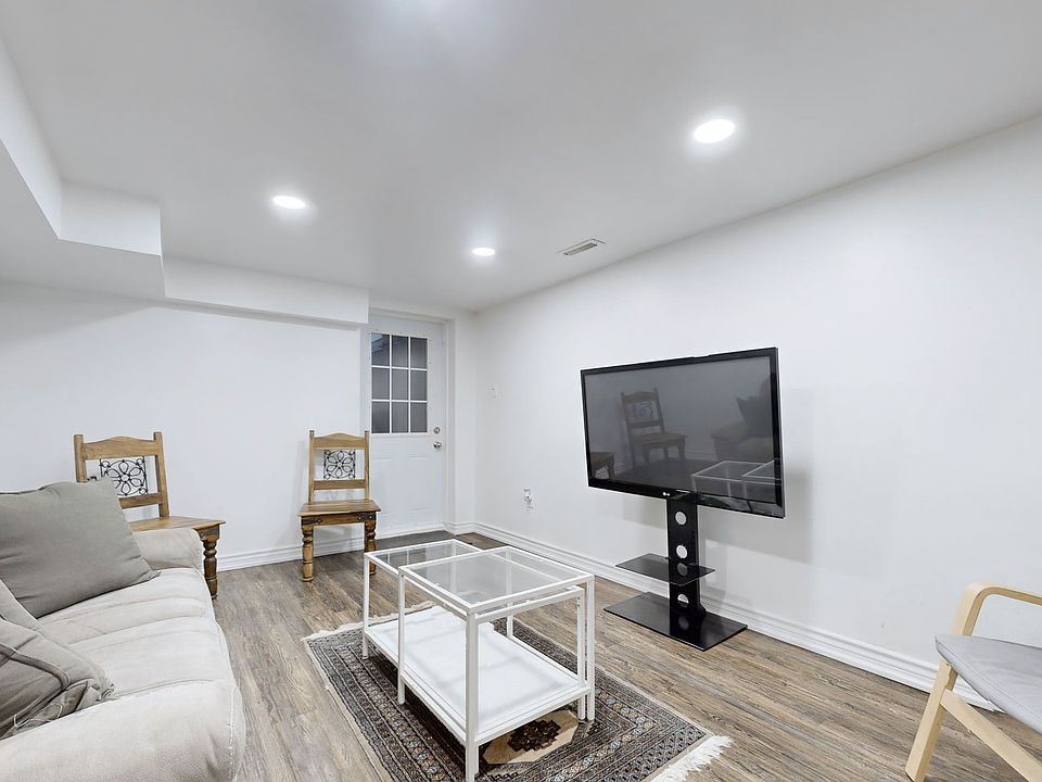 1st image of 609 Flavelle Ct #1