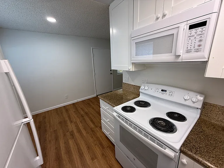 3911 Oregon St #6 — Photo 9