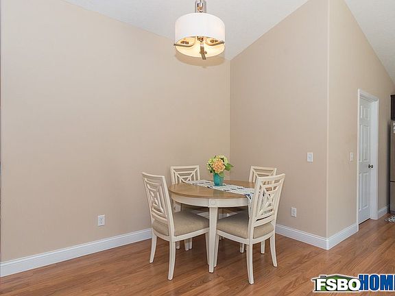 5th image of 8 Oakley Dr
