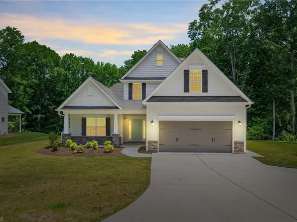 1711 Brandywine Dr, Clemmons, NC 27012