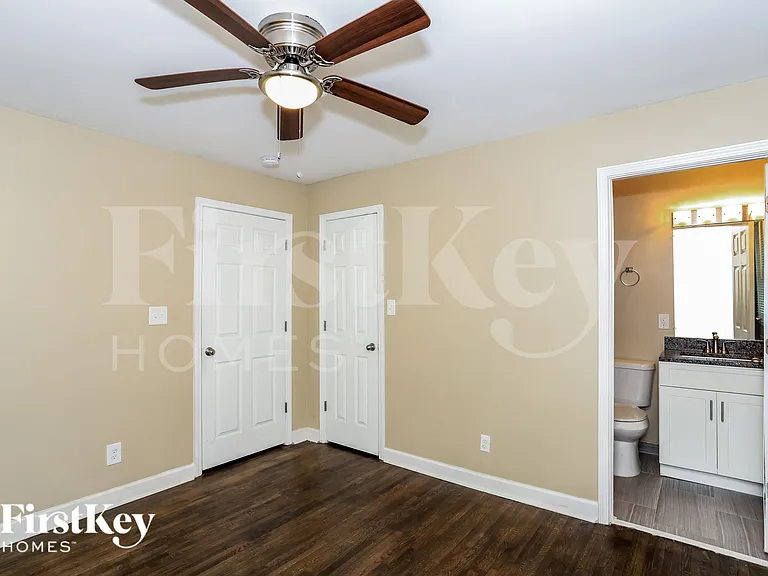 1855 Shamrock Dr — Photo 11