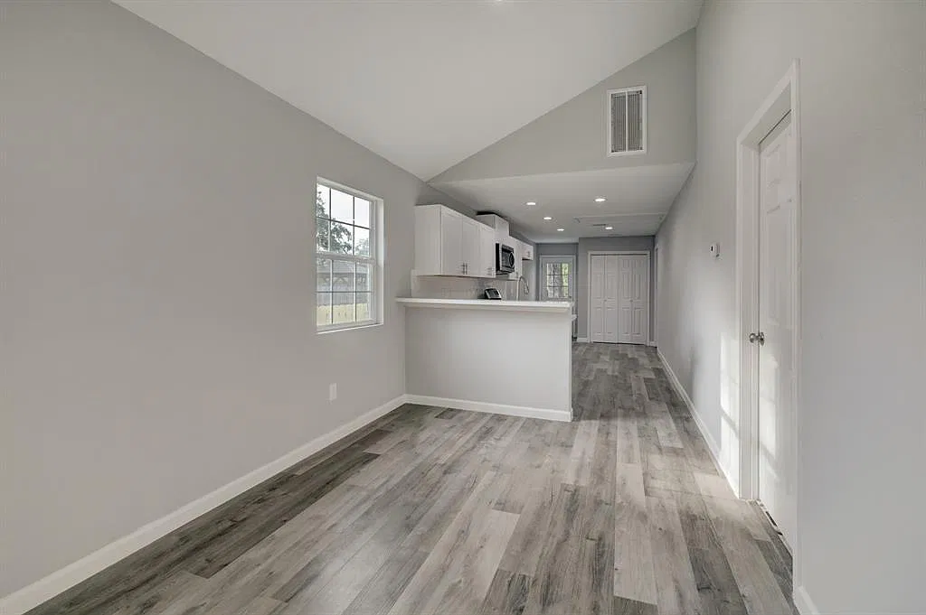 3 bed, 1632 sqft, $1,745 — Photo 2