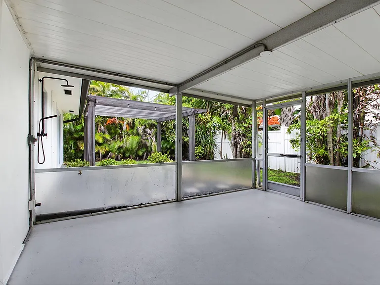 725 Heron Dr — Photo 30