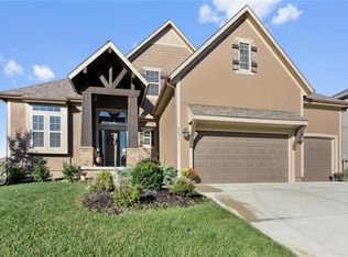 6479 N Burr Oak Ct, Parkville, MO 64152
