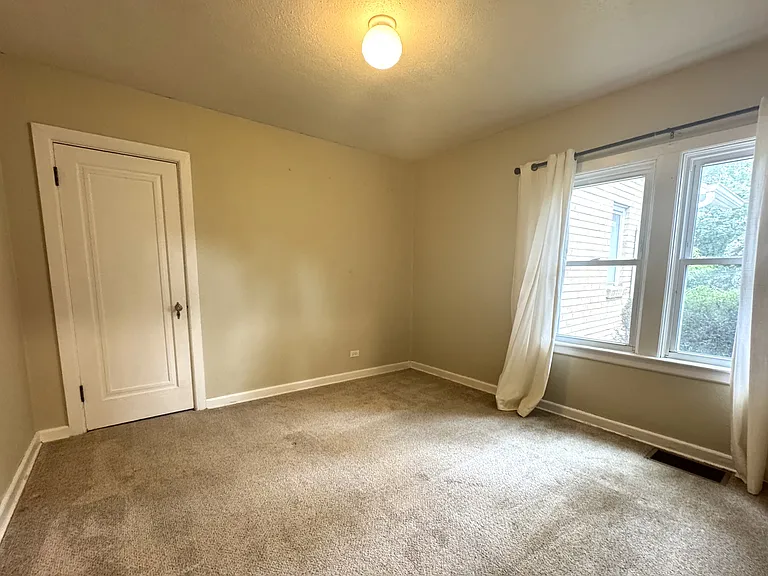 700 Dexter St — Photo 5