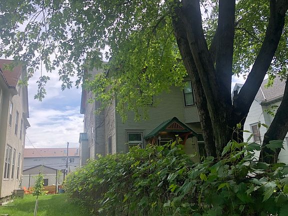 3rd image of 1522 Fremont Ave N