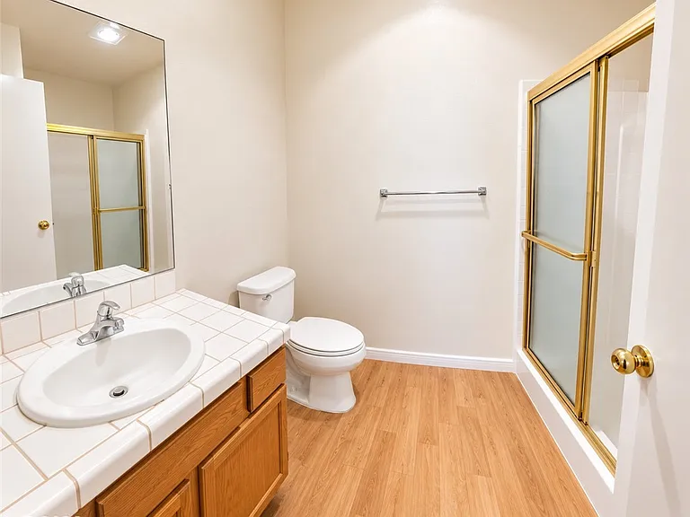 561 E Bourbon St #B — Photo 14
