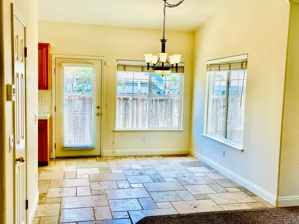 14 Stratford Pl, Petaluma, CA 94954